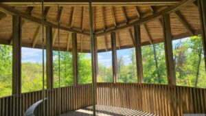 Innenansicht des Eichenturms im Guttenberger Wald