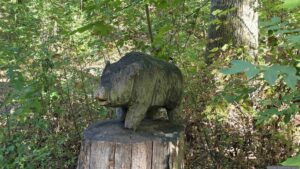 Holzfigur am Würzburger Walderlebnispfad