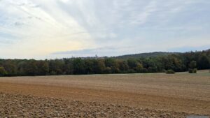 Blick vom Haselberg bei Waldbrunn nach Kist im Lkr. Würzburg