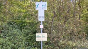 Rettungspunkt WÜ-L-2117 an der Einmündung der Kreisstraße WÜ 31