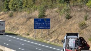 Autobahnwegweiser Richtung Frankfurt am Main