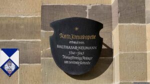 Infotafel an der kath. Kirche Zum Heiligen Kreuz am 30. September 2026 im Kitzinger Stadtteil Etwashausen