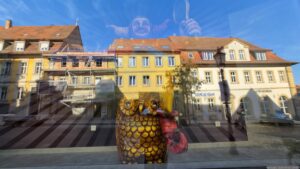 Das Deutsche FastnachtMuseum in Kitzingen (Unterfranken) ist das offizielle Museum des Bundes Deutscher Karneval e.V.. Auf über 400 m² Ausstellungsfläche tauchen Besucher tiefer in die bunte Geschichte und die vielschichtigen Bräuche rund um Fasching, Fastnacht und Karneval vom Mittelalter bis in die Gegenwart ein.