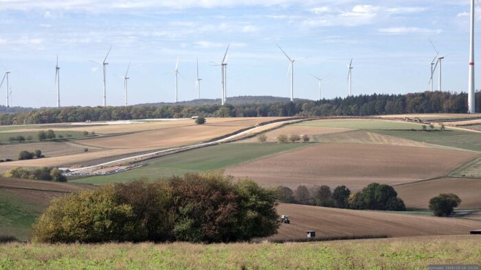 SuedLink - Trassenverlauf: Die Erdkabeltrasse kommt aus Richtung Helmstadt und führt südlich an Oberaltertheim vorbei, bevor sie den Landkreis Würzburg Richtung Gerchsheim (Baden-Württemberg) verlässt.
