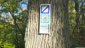 Hinweisschild oberhalb des Bollinger Sees